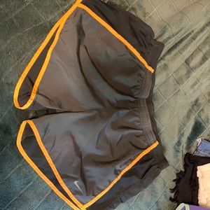 Nike (Medium) Dri-Fit Shorts / Orange, Gray
